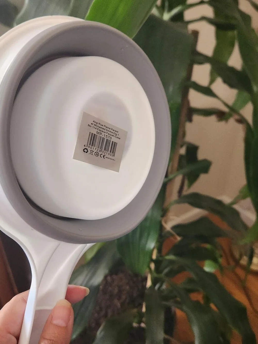 Collapsible Folding Water Ladle - White & Gray